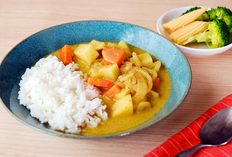 じゃがいもとにんじんのココナッツミルクべジカレー